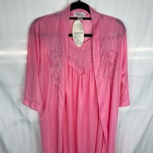 NWT SINDRELLA NIGHTGOWN And ROBE PINK EMBROIDERED EXTRA LARGE